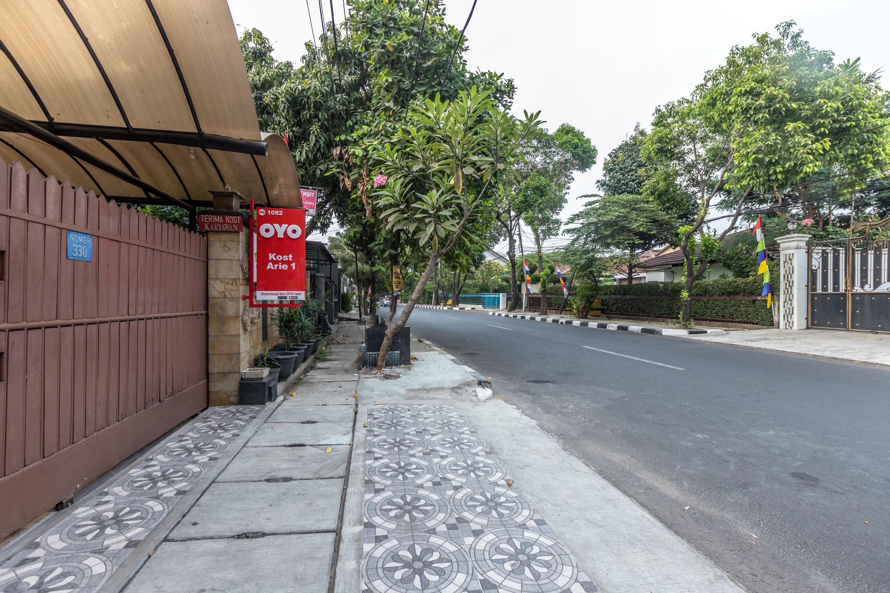 OYO 1487 Residence Khoe Near RS Royal Taruma Jacarta Exterior foto